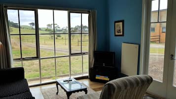 Monash Cottage | Living area | Flat-screen TV