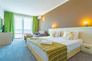 Minibar, escritorio, sistema de insonorización