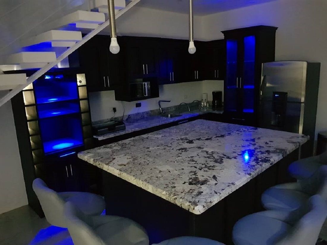 Deluxe House, 2 Bedrooms | Private kitchen | Full-sized fridge, microwave, stovetop, coffee/tea maker