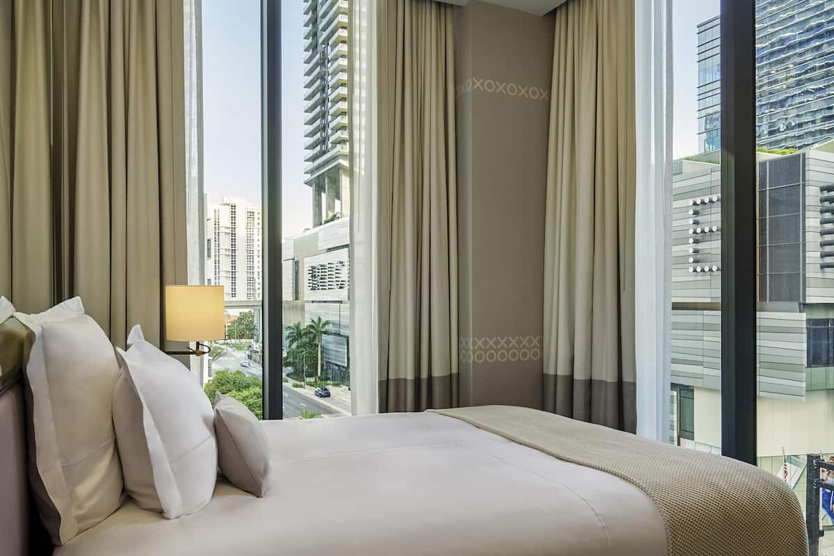 Ropa de cama de alta calidad y minibar
