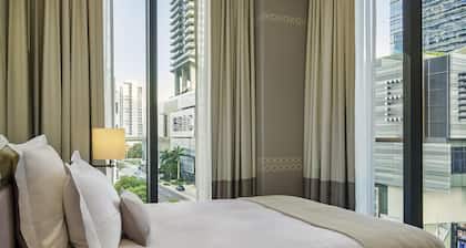 SLS LUX Brickell