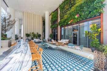 Sundeck at SLS LUX Brickell