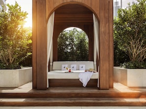 Outdoor pool, pool cabanas (surcharge), pool umbrellas