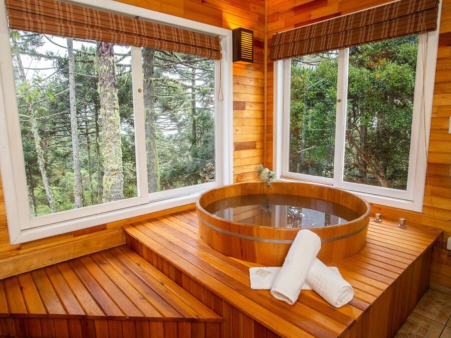 Cabaña superior | Minibar, camas supletorias, wifi gratis y ropa de cama