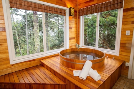 Superior Cabin | Minibar, rollaway beds, free WiFi, bed sheets