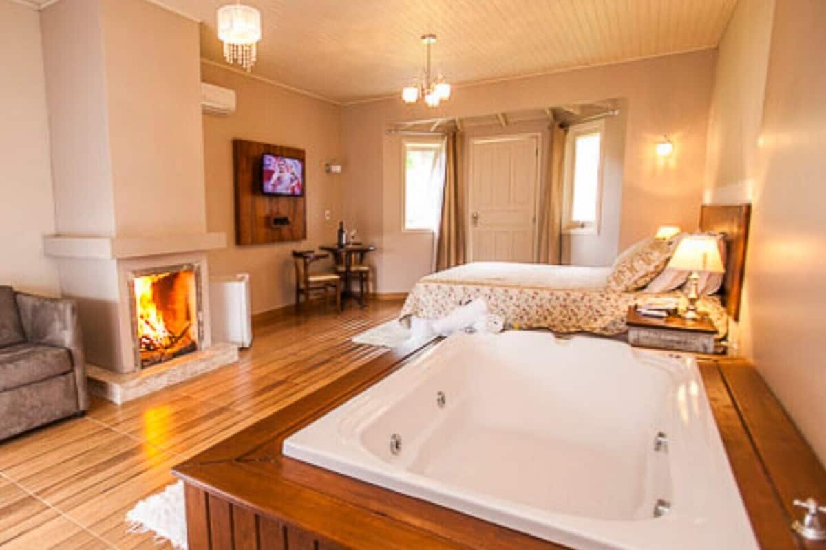 Superior chalet, 1 slaapkamer, hot tub, uitzicht op tuin | 1 slaapkamer, een minibar, extra bedden, gratis wifi