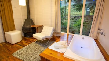 Deluxe Chalet | Minibar, rollaway beds, free WiFi, bed sheets