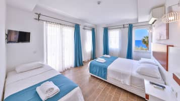 Habitació triple | Cortines opaques, habitacions insonoritzades i wifi gratuïta