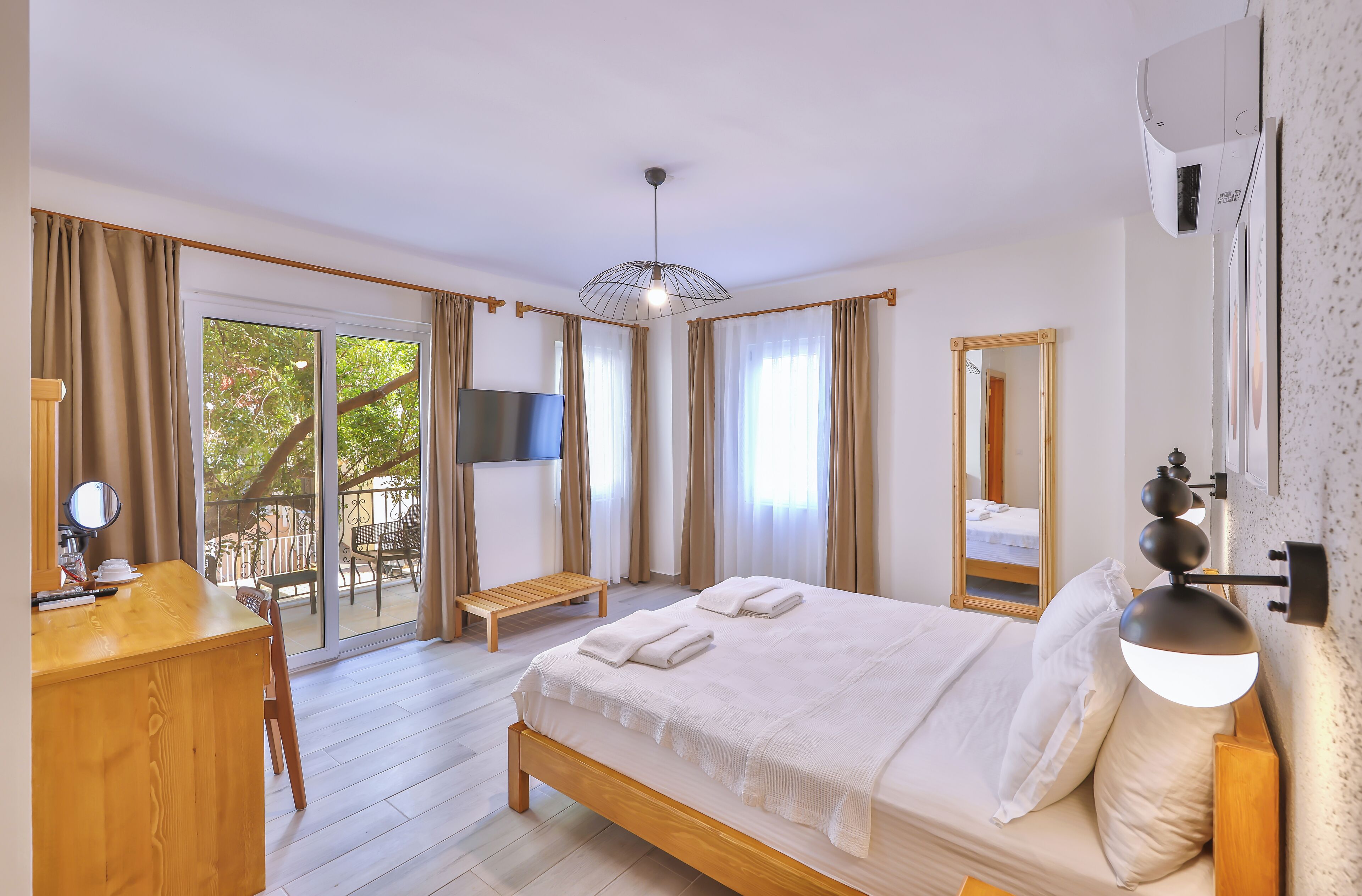 Garden Floor Standard Room | Blackout curtains, soundproofing, free WiFi, bed sheets