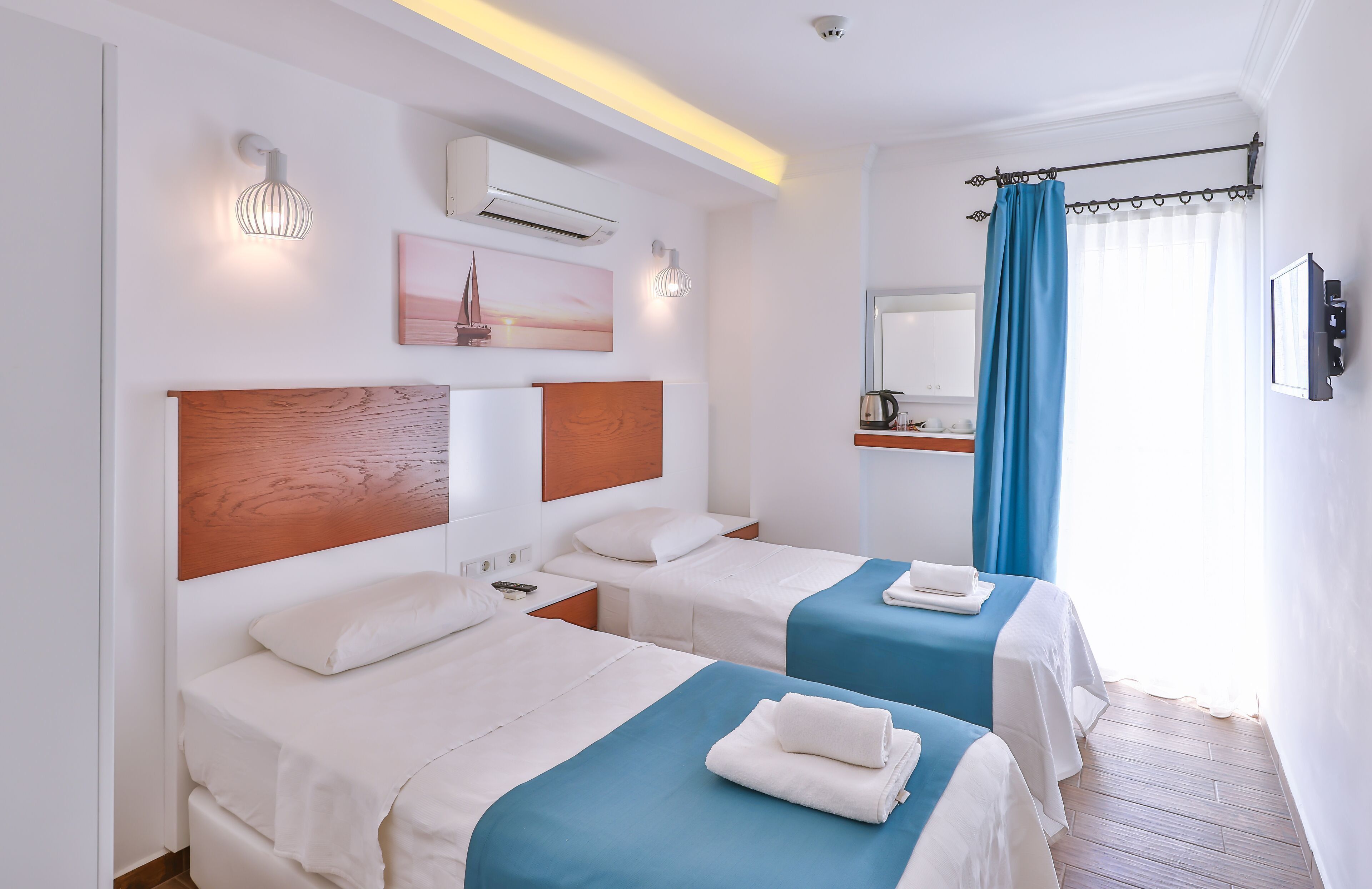 standard twin room | blackout curtains, soundproofing, free wifi, bed sheets