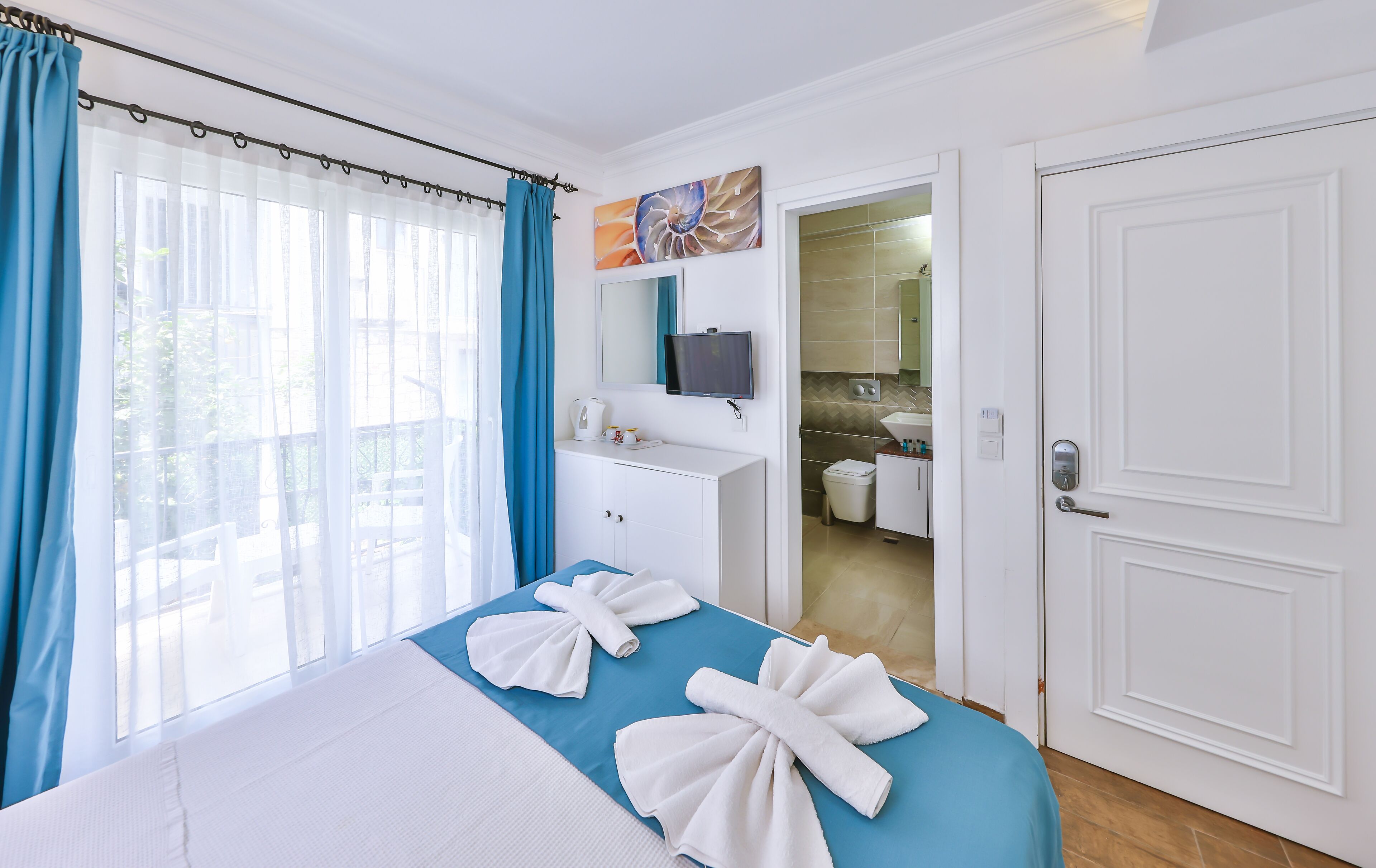 standard double room | blackout curtains, soundproofing, free wifi, bed sheets
