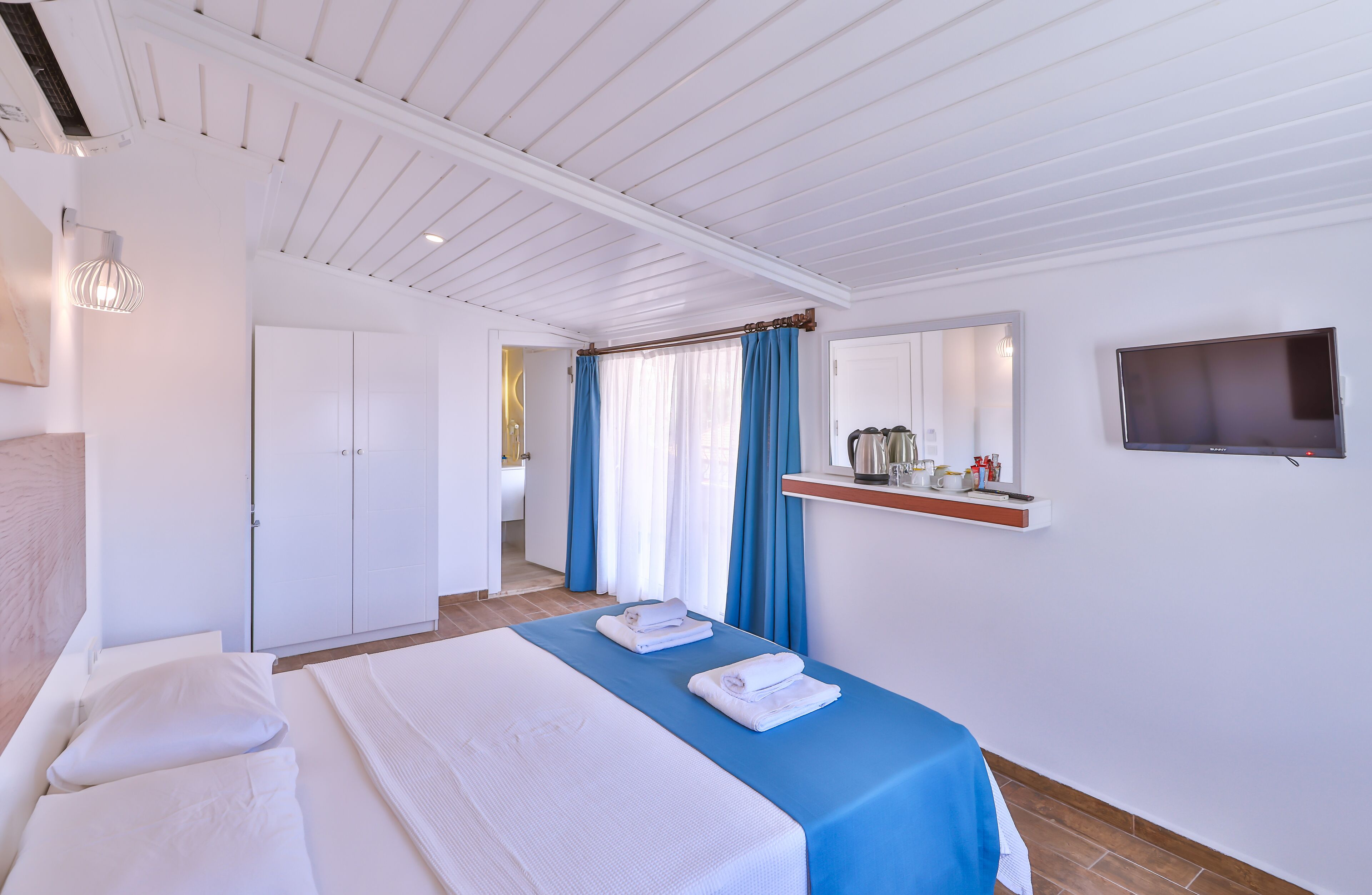 standard double room | blackout curtains, soundproofing, free wifi, bed sheets