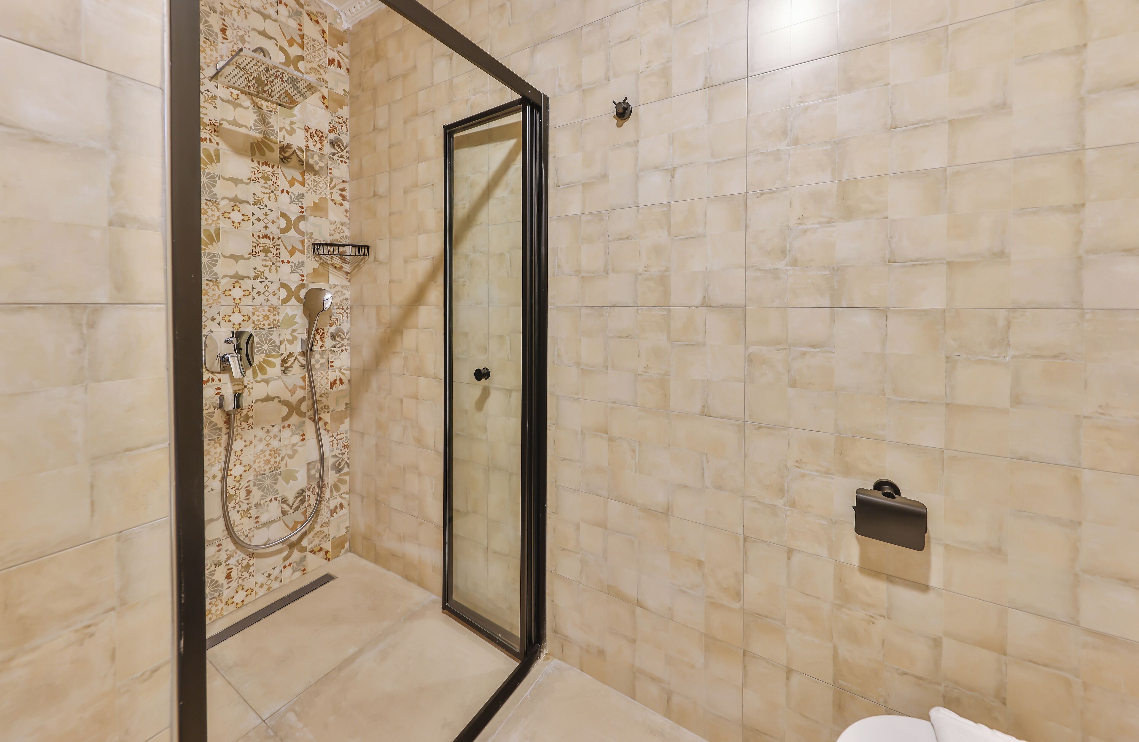 garden floor standard room | bathroom | shower, rainfall showerhead, hair dryer, slippers