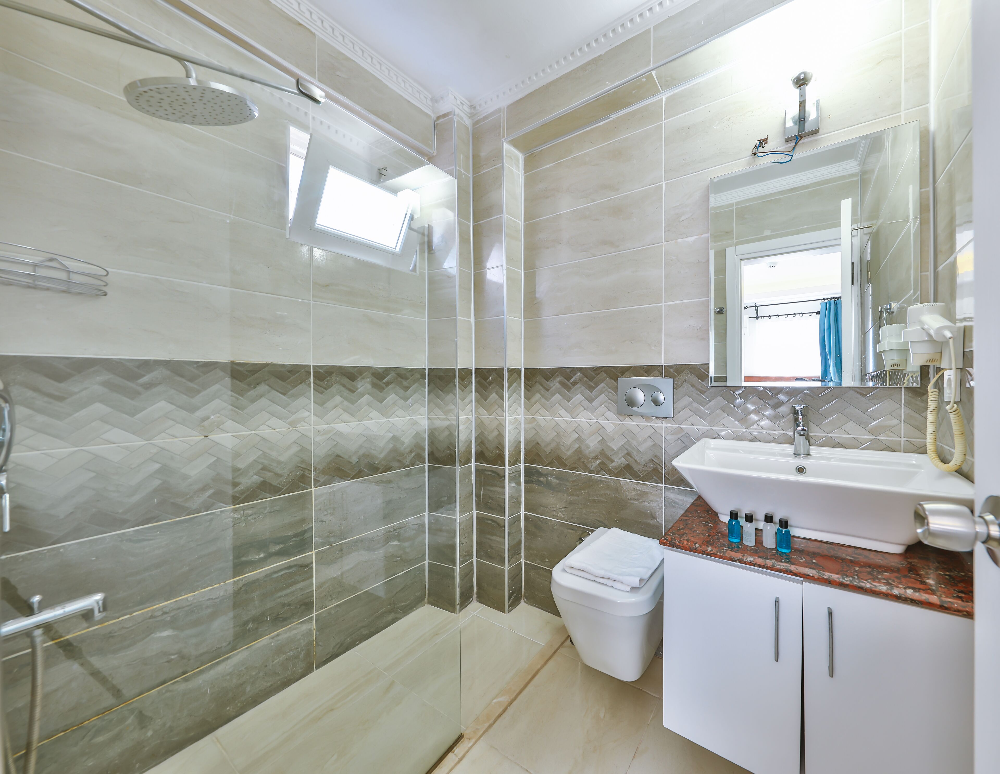 standard double room | bathroom | shower, rainfall showerhead, hair dryer, slippers