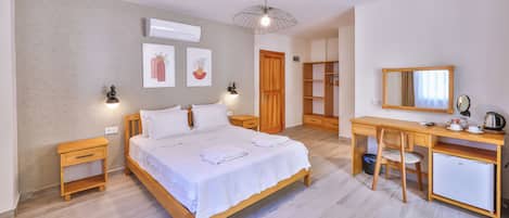 Blackout curtains, soundproofing, free WiFi, bed sheets