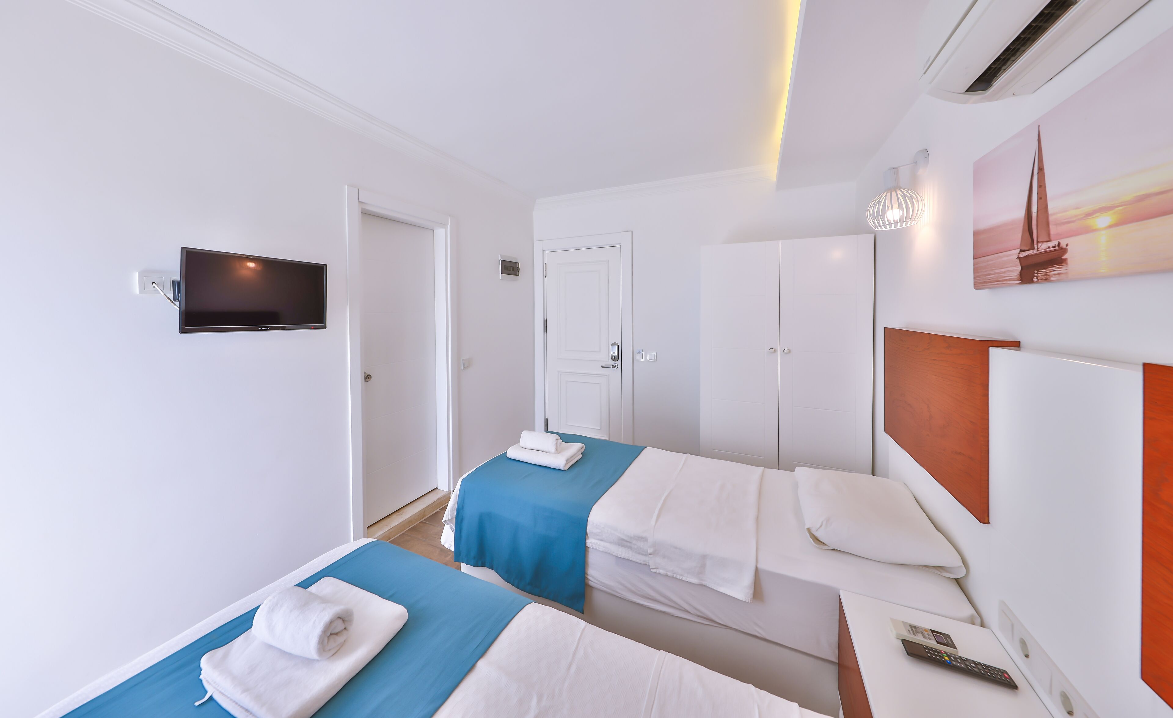 standard twin room | blackout curtains, soundproofing, free wifi, bed sheets