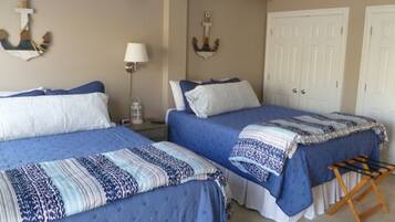4 bedrooms, iron/ironing board, free WiFi, bed sheets