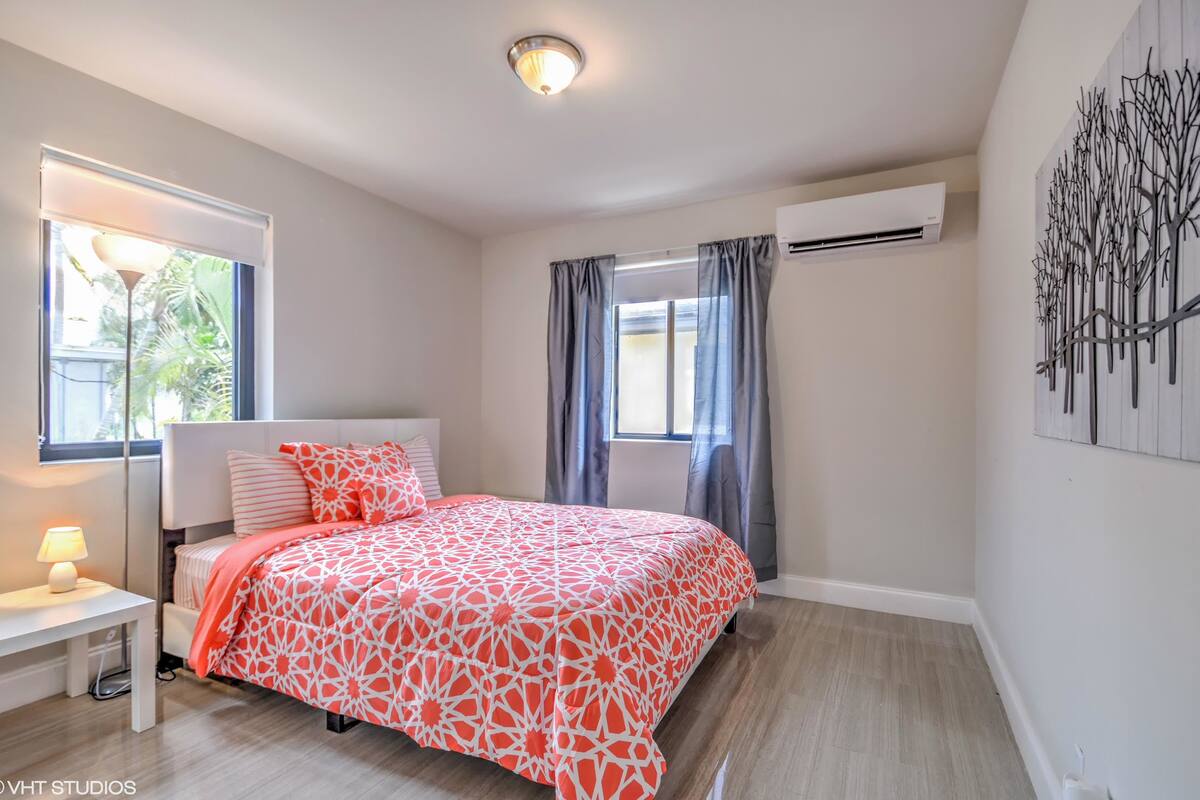 2 Schlafzimmer, Schreibtisch, kostenloses WLAN, individuell dekoriert