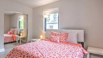 2 soveværelser, individuelt design, individuel indretning, skrivebord