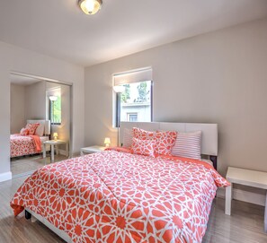 2 makuuhuonetta, yksilöllisesti sisustettu, yksilöllisesti kalustettu