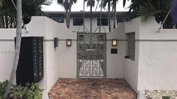 Overnatningsstedets indgangsparti