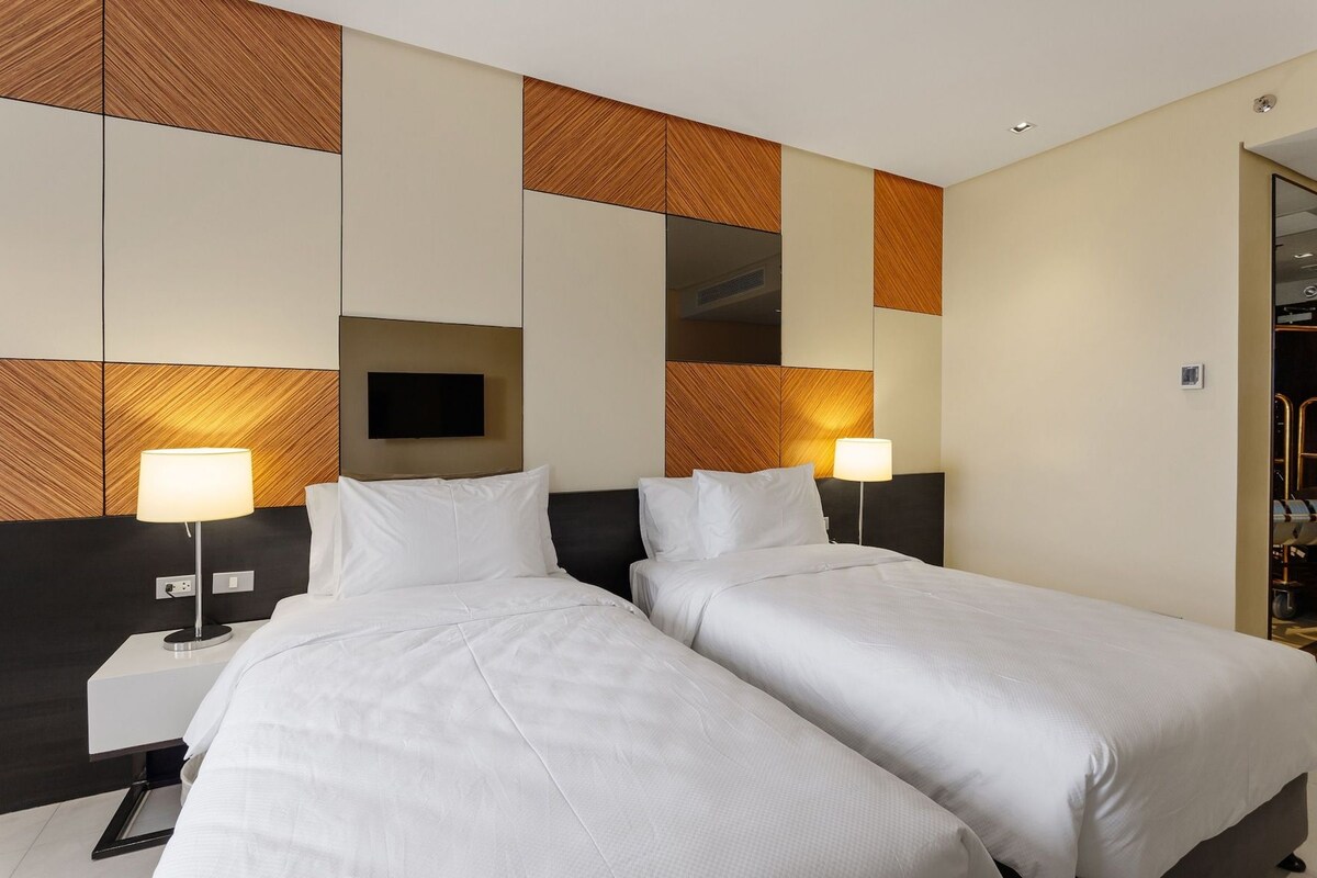 In-room safe, laptop workspace, blackout drapes, soundproofing