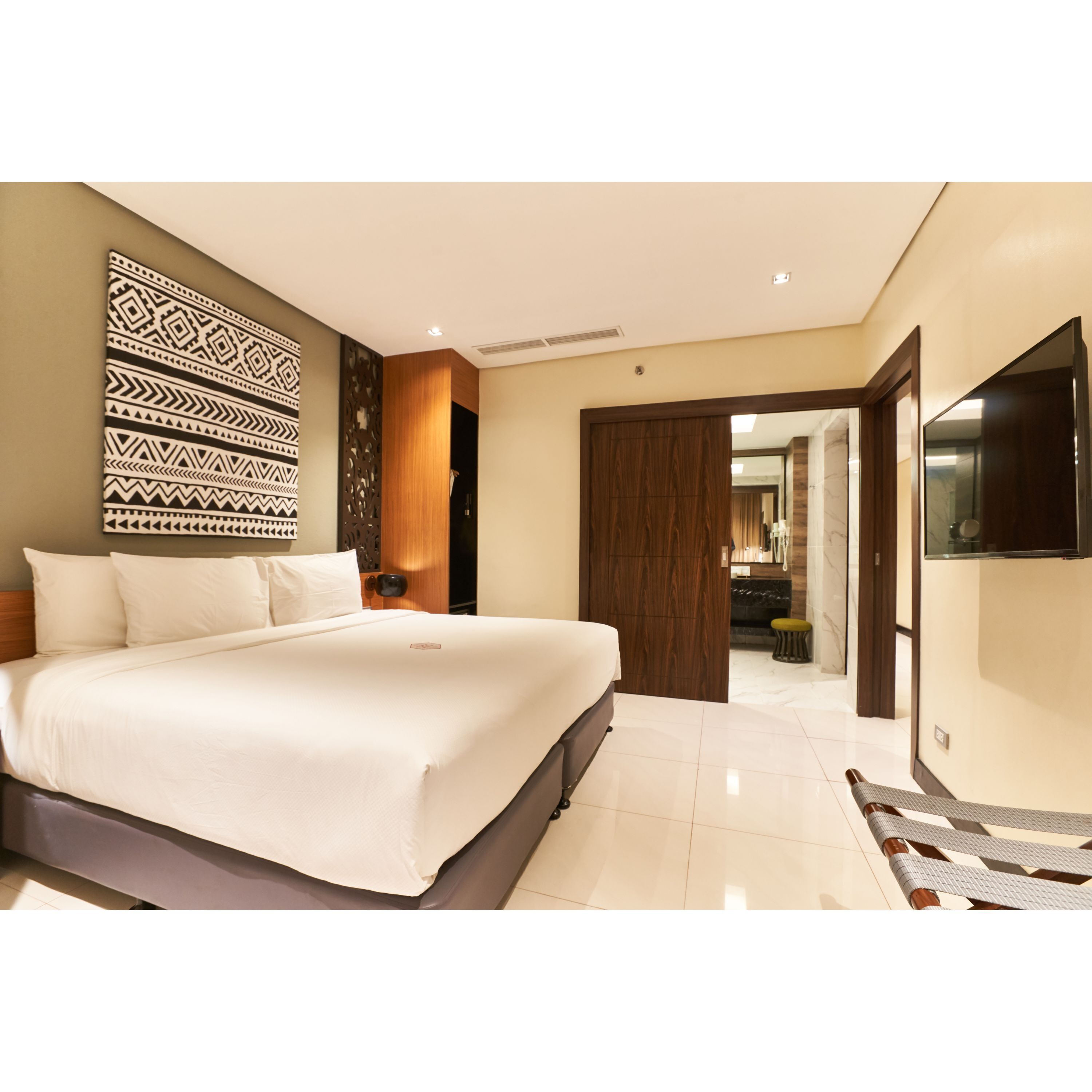pintados suite | in-room safe, laptop workspace, blackout curtains, soundproofing