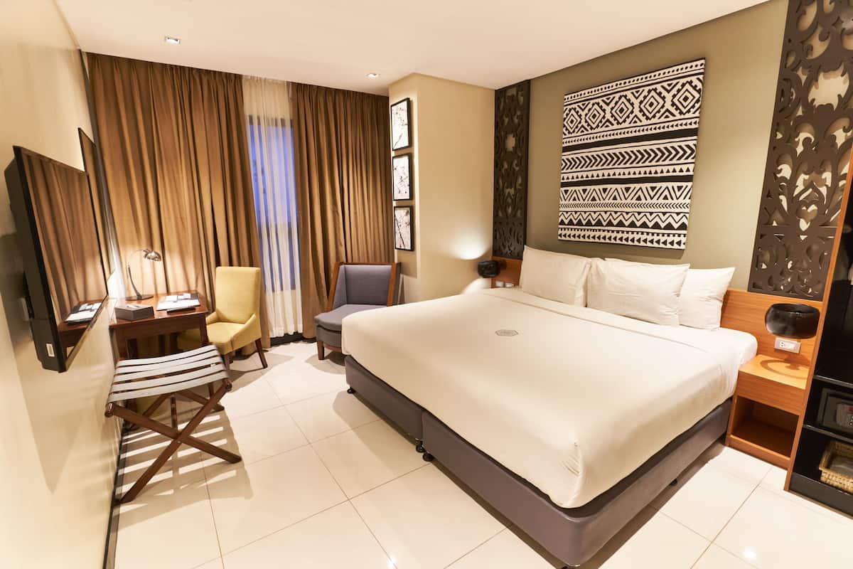 pintados suite | in-room safe, laptop workspace, blackout curtains, soundproofing