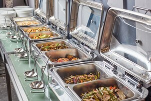 Desayuno buffet todos los días (con cargo)