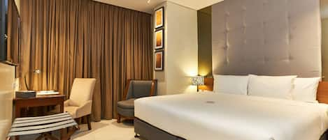 Sangyaw Suite | In-room safe, laptop workspace, blackout drapes, soundproofing