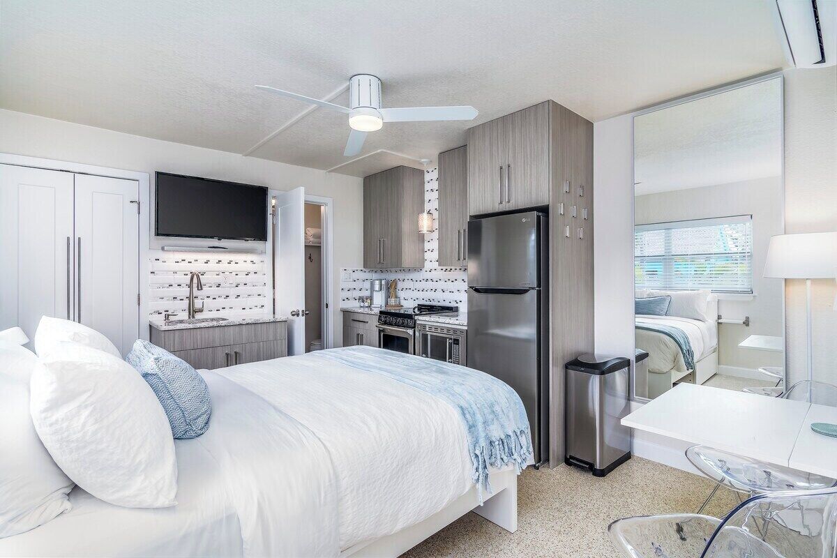 Tabla de planchar con plancha, wifi gratis, ropa de cama