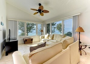 TV, DVD player, books, video library - Unit #317 Sand Cay Beach Resort Gulf Front 7 night minimum (Longboat Key)
