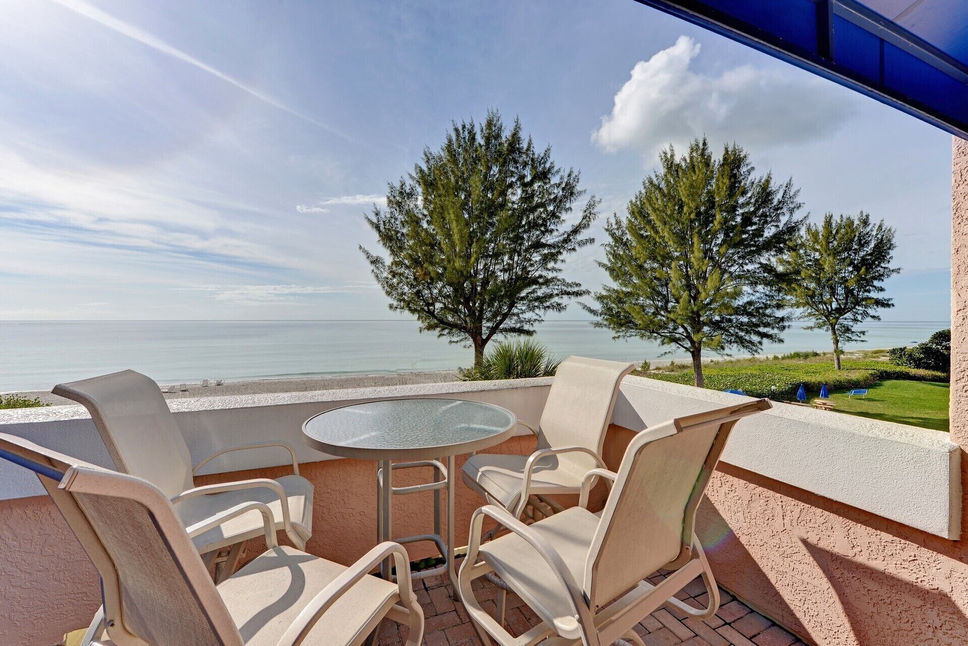 Unit #317 Sand Cay Beach Resort Gulf Front 7 night minimum