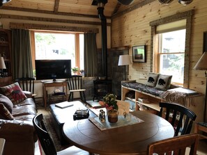 Smart TV, fireplace, DVD player, stereo