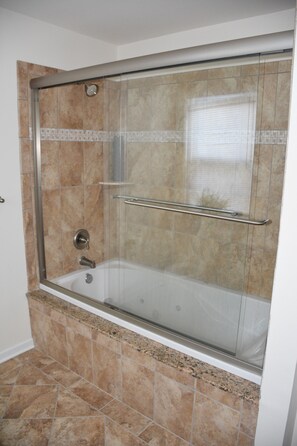 Combined shower/tub, jetted tub, towels, soap - Roof top pool & game room, 2 blocks to beach, 2/bedrooms, beach passes included (Seaside Heights)