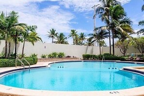 Outdoor pool, a heated pool - Beautiful Hollywood Corner Suite on the Beach, SPECIAL PROMOTION!!! (Hollywood)