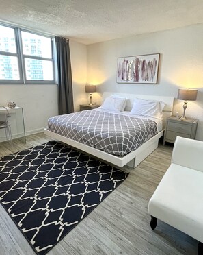 2 bedrooms, iron/ironing board, travel cot, free WiFi - Beautiful Hollywood Corner Suite on the Beach, SPECIAL PROMOTION!!! (Hollywood)