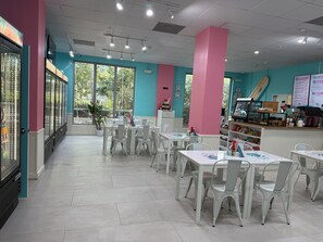 Dining - Beautiful Hollywood Corner Suite on the Beach, SPECIAL PROMOTION!!! (Hollywood)