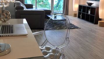 Smart TV, futbolito y tenis de mesa