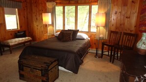 A wooden room with a bed, a bench, a table, and a lamp. - Lake Winnipesaukee Waterfront! Family Friendly, Amazing View, HotTub,Kayaks+more (Alton Bay)