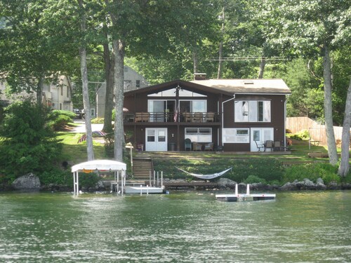 Lake Winnipesaukee Waterfront! Family Friendly, Amazing View, HotTub,Kayaks+more