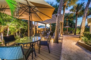 Outdoor dining - Fabulous 1br New Coastal Apt Steps to the Beach! - Unit D (Cocoa Beach)