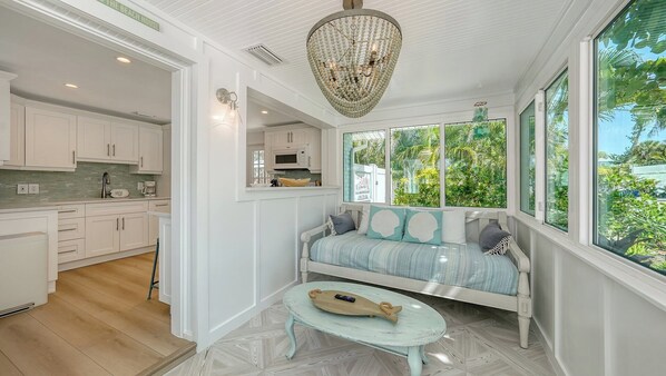 تلفزيون بشاشة مسطحة، مشغل دي في دي، ستيريو