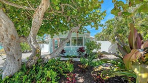 Exterior - GREAT COTTAGE w/Heated Pool, Dog- See Note - Allowed |  Prime Beach Location  | Dog-Friendly | Sleeps 6 | Steps to Beach, Dining... (Holmes Beach)