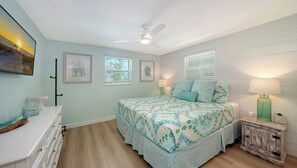 3 bedrooms, iron/ironing board, WiFi, bed sheets - GREAT COTTAGE w/Heated Pool, Dog- See Note - Allowed, FREE WiFi/Trolley, Steps to Beach, Dining... (Holmes Beach)