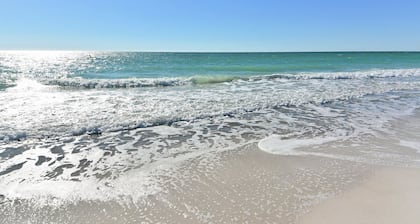 GREAT COTTAGE w/Heated Pool, Dog- See Note - Allowed | Prime Beach Location | Dog-Friendly | Sleeps 6 | Steps to Beach, Dining...