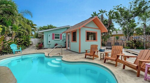 GREAT COTTAGE w/Heated Pool, Dog- See Note - Allowed, FREE WiFi/Trolley, Steps to Beach, Dining...
