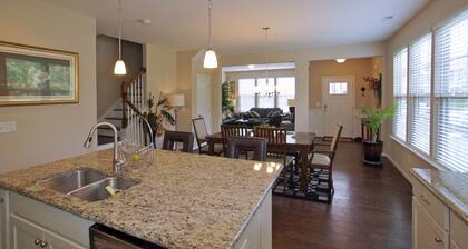 3 Chambre Spacieuse - Maison de Ville Exécutive,<br>Construction neuve, zone RTP de Duke.