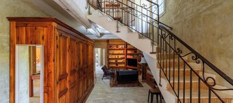 Villa 650m² 8 ch, 7 SdB, Piscine chauf., Sauna, A/C-Clim, Gym, Golf, Pkg, calme.