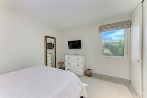 Room - Unit #302 Sand Cay Beach Resort Gulf Front (Longboat Key)